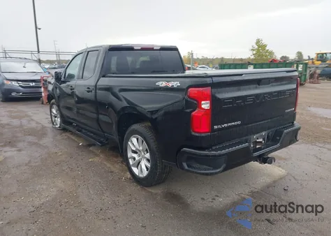 2021 Chevrolet Silverado 1500 4Wd Standard Bed Custom z USA, uszkodzony, nr VIN 1GCRYBEH6MZ123989